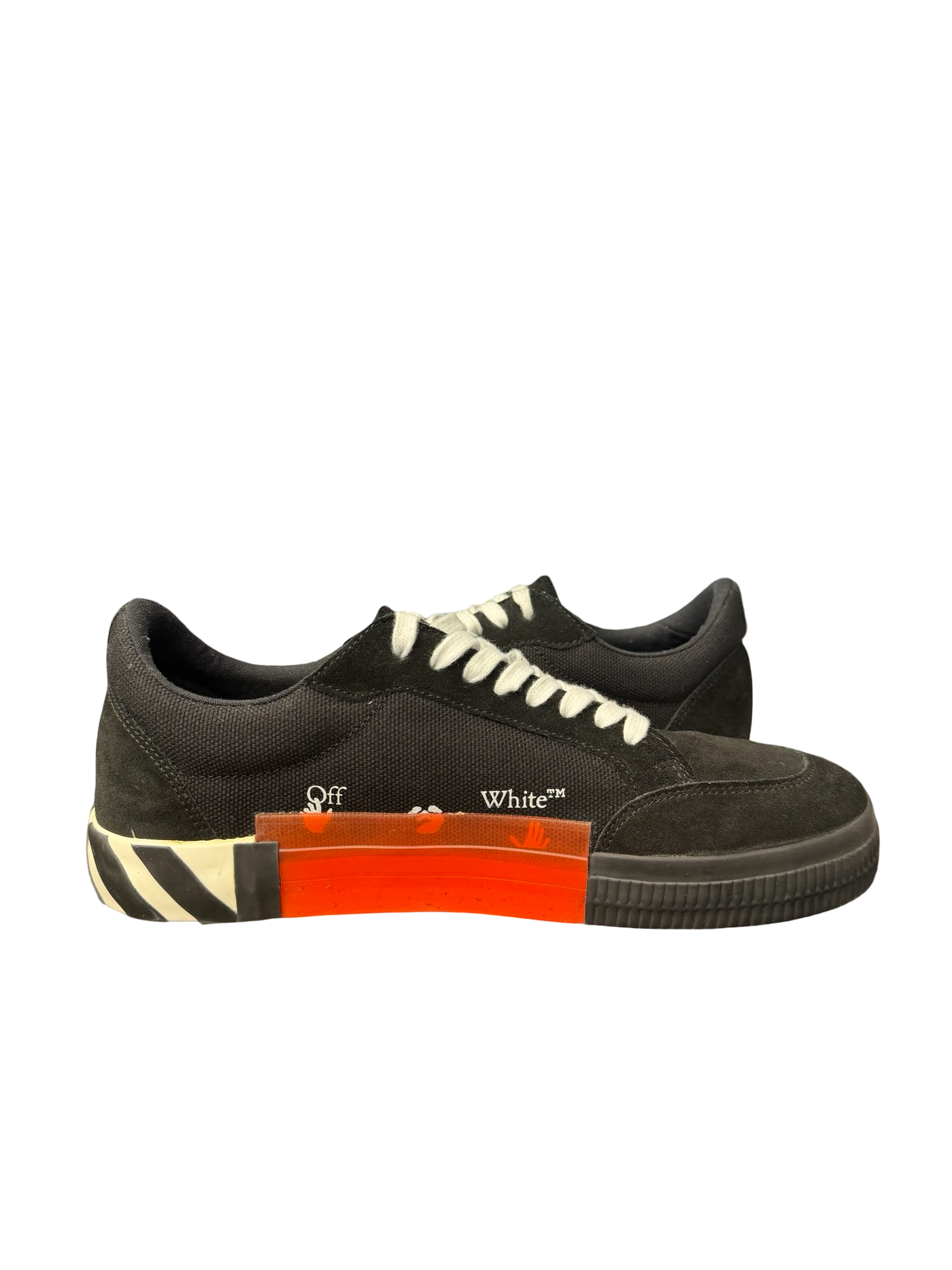 Off-White Vulc Black
Navy Blue Low Top Sneaker