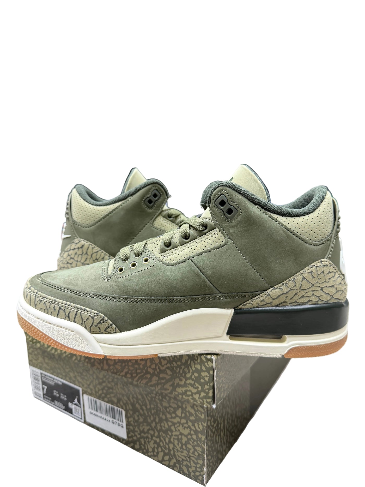 Nike Air Jordan 3 Retro Family Affair Sneakers