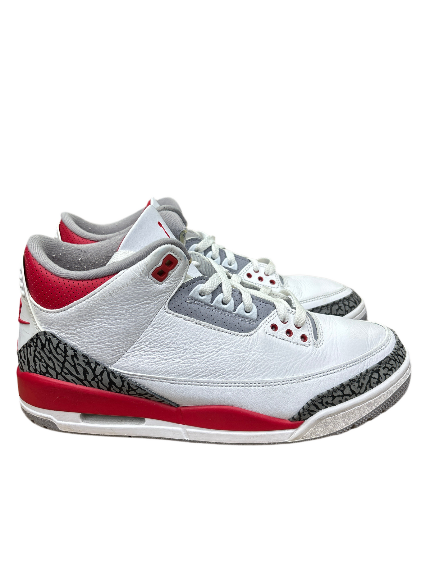 Nike Air Jordan 3 Retro
Fire Red