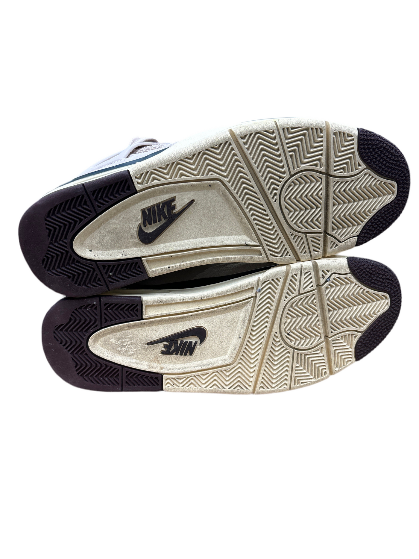 Nike Air Jordan 4 Retro OG SP
A Ma Maniére While You Were Sleeping(W)