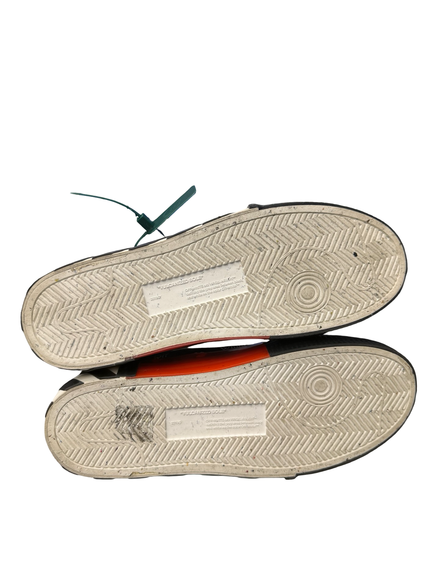 Off-White Vulc Black
Navy Blue Low Top Sneaker