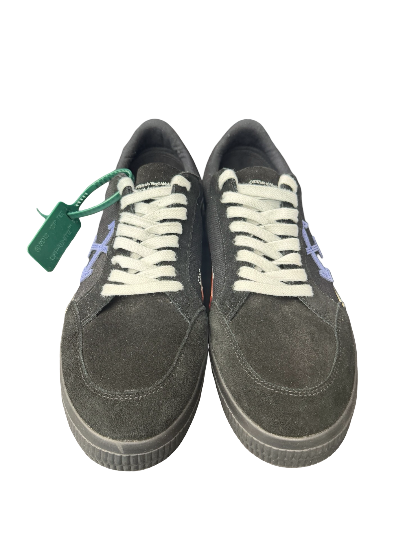 Off-White Vulc Black
Navy Blue Low Top Sneaker