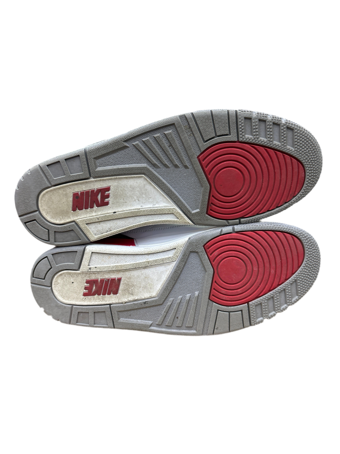 Nike Air Jordan 3 Retro
Fire Red