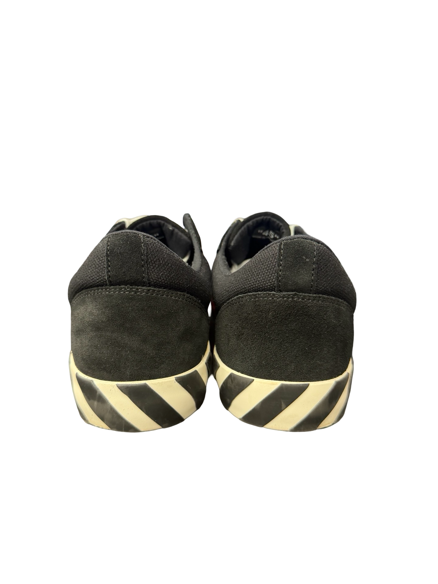 Off-White Vulc Black
Navy Blue Low Top Sneaker
