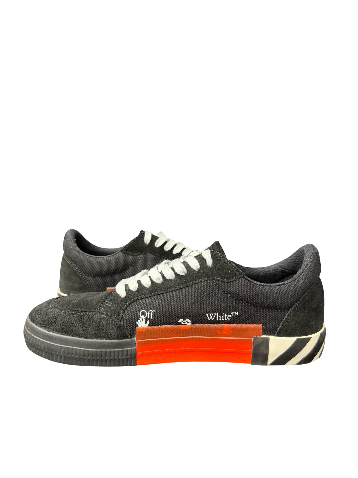 Off-White Vulc Black
Navy Blue Low Top Sneaker