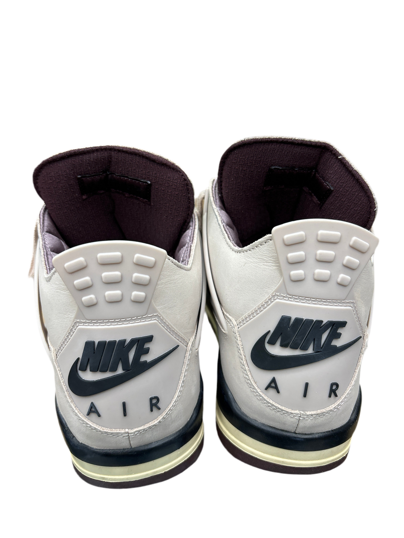 Nike Air Jordan 4 Retro OG SP
A Ma Maniére While You Were Sleeping(W)