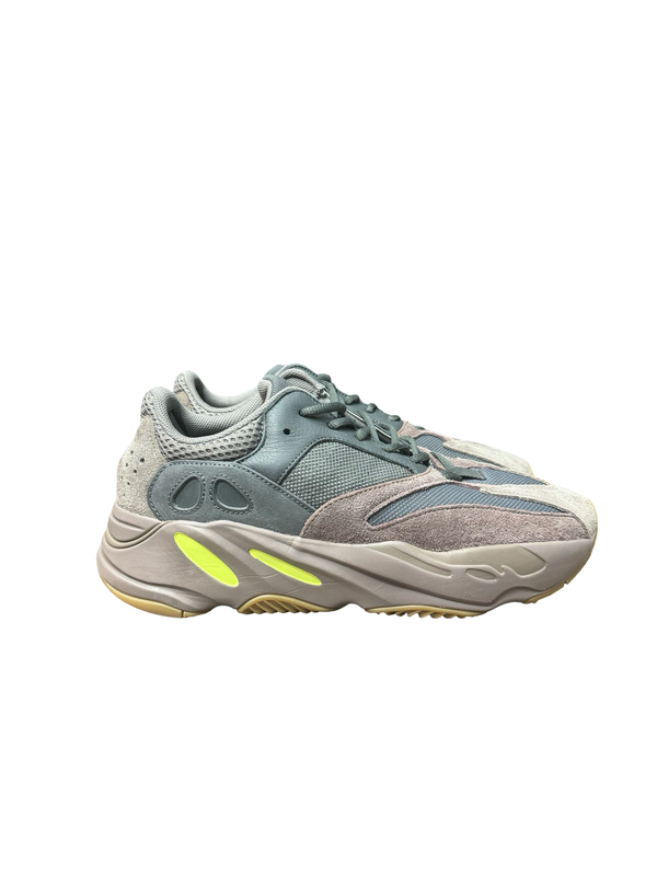 Adidas Yeezy Boost 700
Mauve