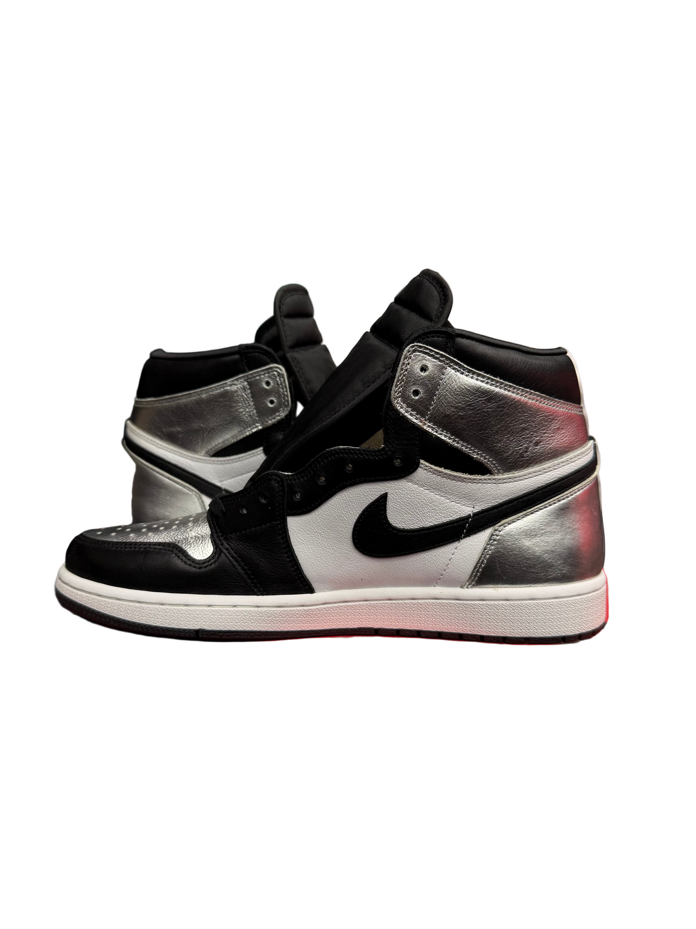 WMNS Nike Air Jordan 1 Retro High Silver Toe