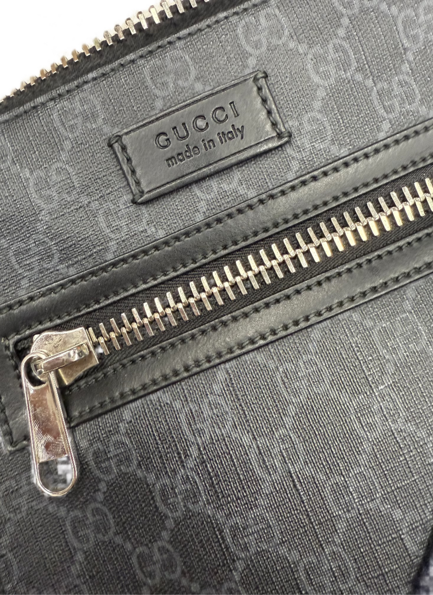 Gucci GG Supreme Monogram Flat Messenger Bag